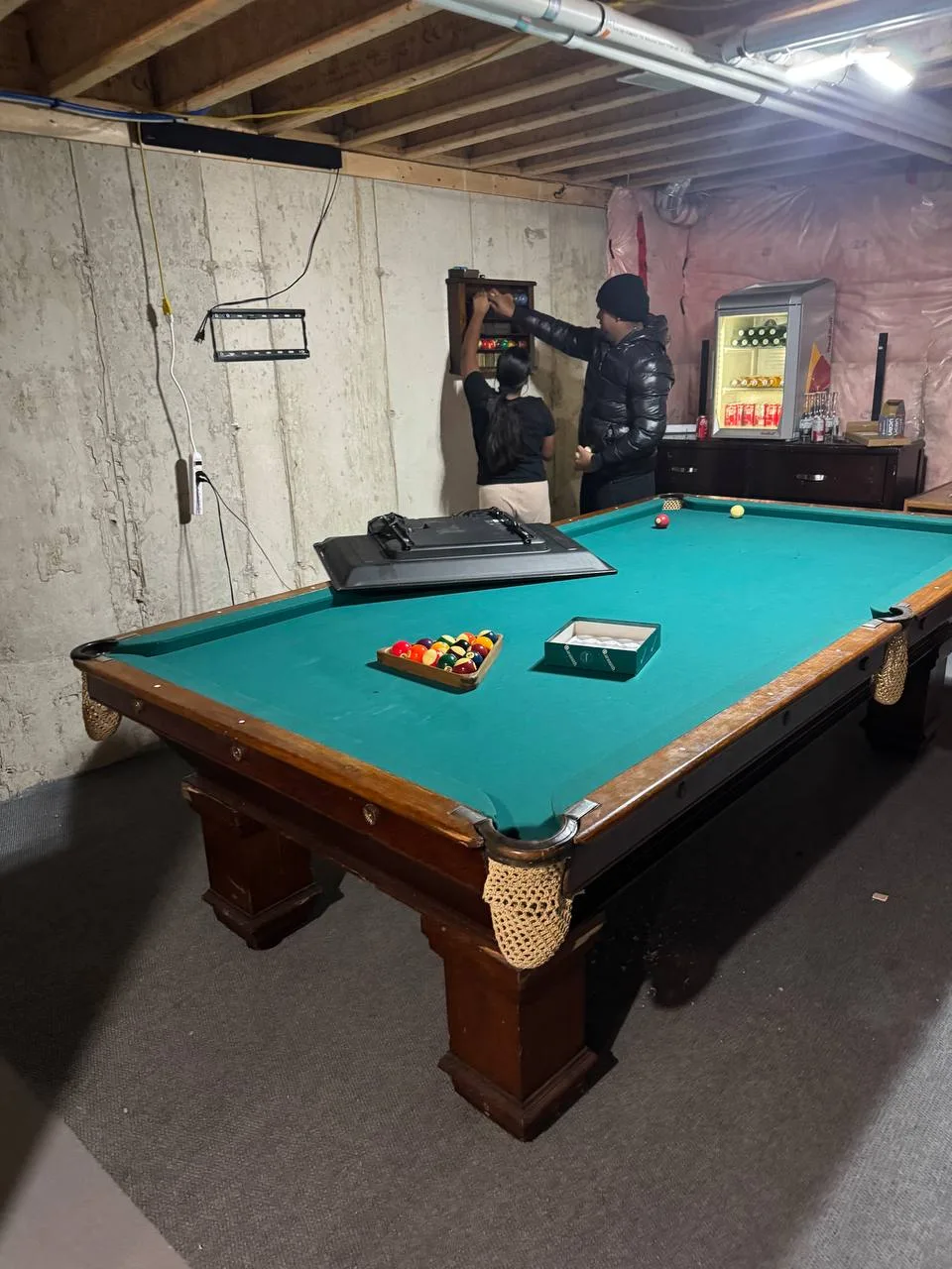 Pool table assembly