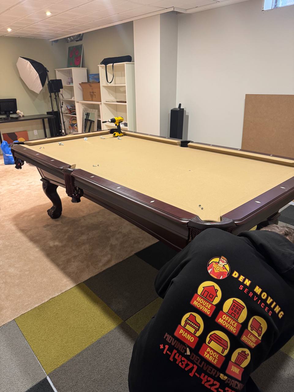Pool table leveling